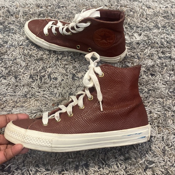 Converse women’s leather upper brown beige high top size 5 snake type texture - Picture 3 of 10